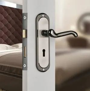 Turnberry-lever-lock-door-handle